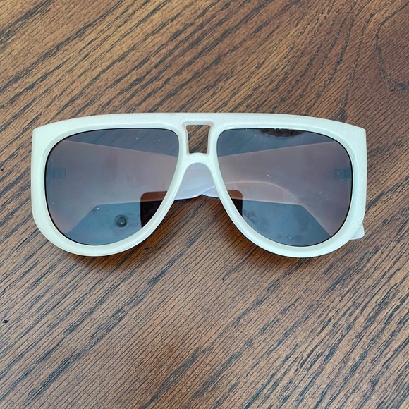 Stylish Cream Aviator Sunglasses - Picture 1 of 4